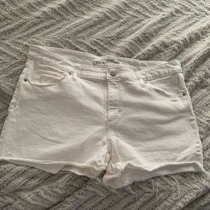 Universal Thread Shorts. White. Size 16w.